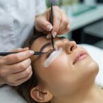 kosmetyczka przy pracy