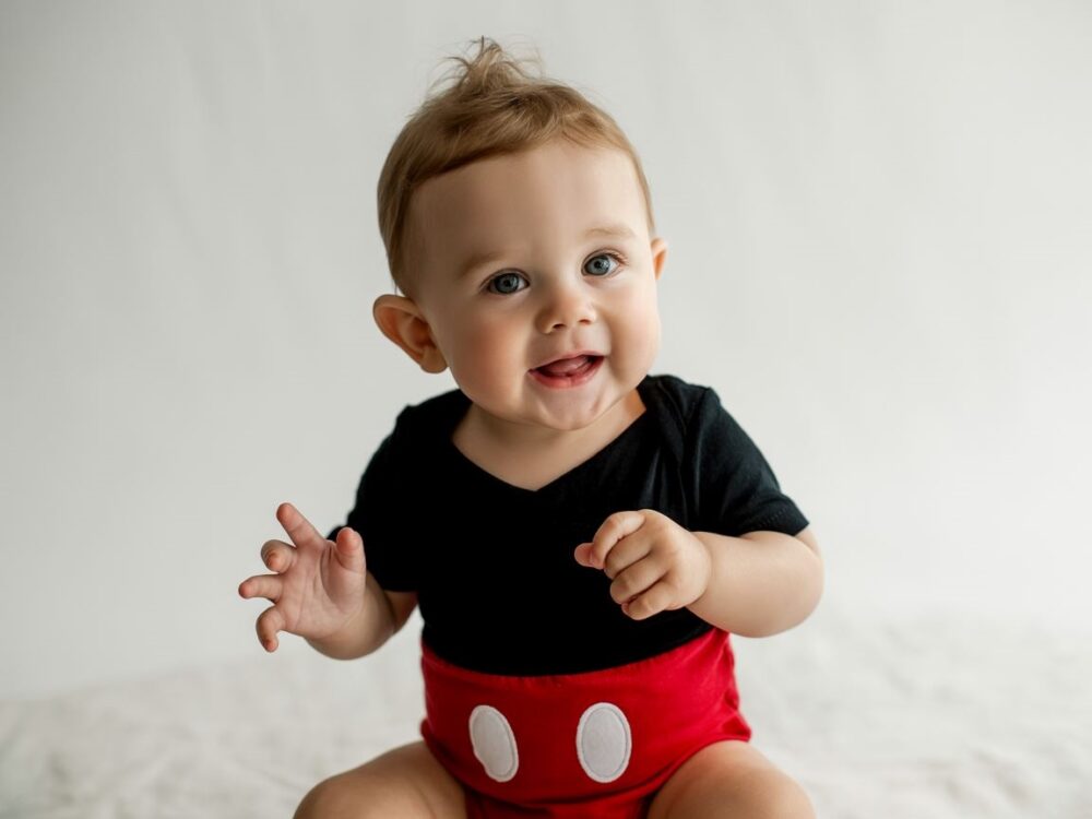 niemowlę w body mickey mouse