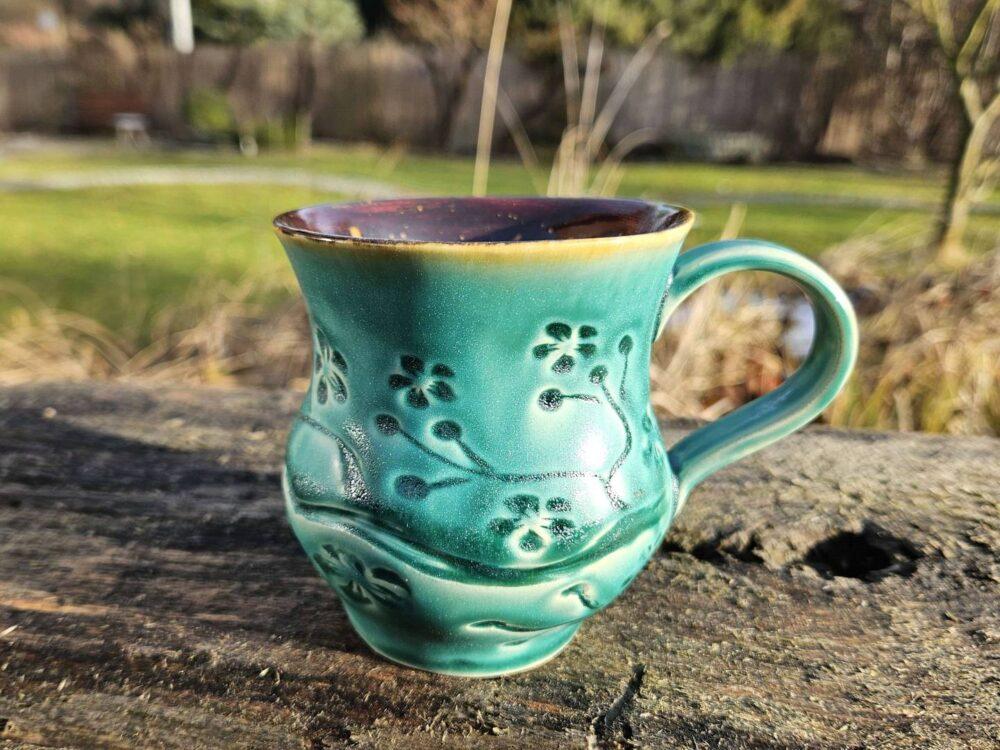 kubek-japonskie-krolestwo-rekodzielo-300ml-turkus-braz-kwiaty-ceramika-artystyczna-handmade.jpg