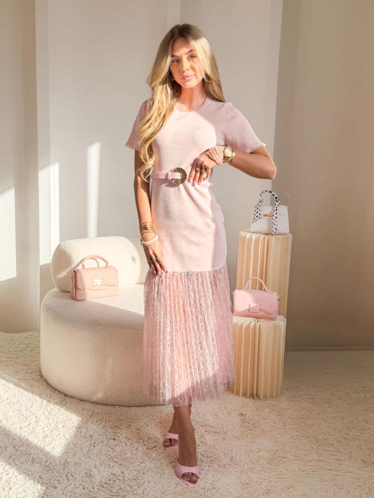  Sukienka dzianinowa z koronką i paskiem Bananowy – Lacindra 